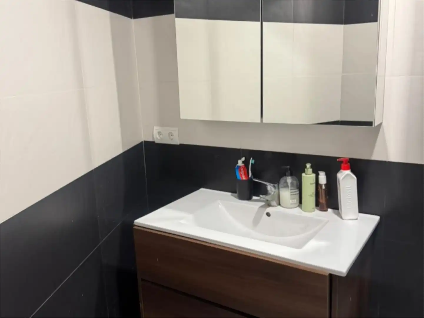 Baño de Piso para compartir en Ojén con Amueblado