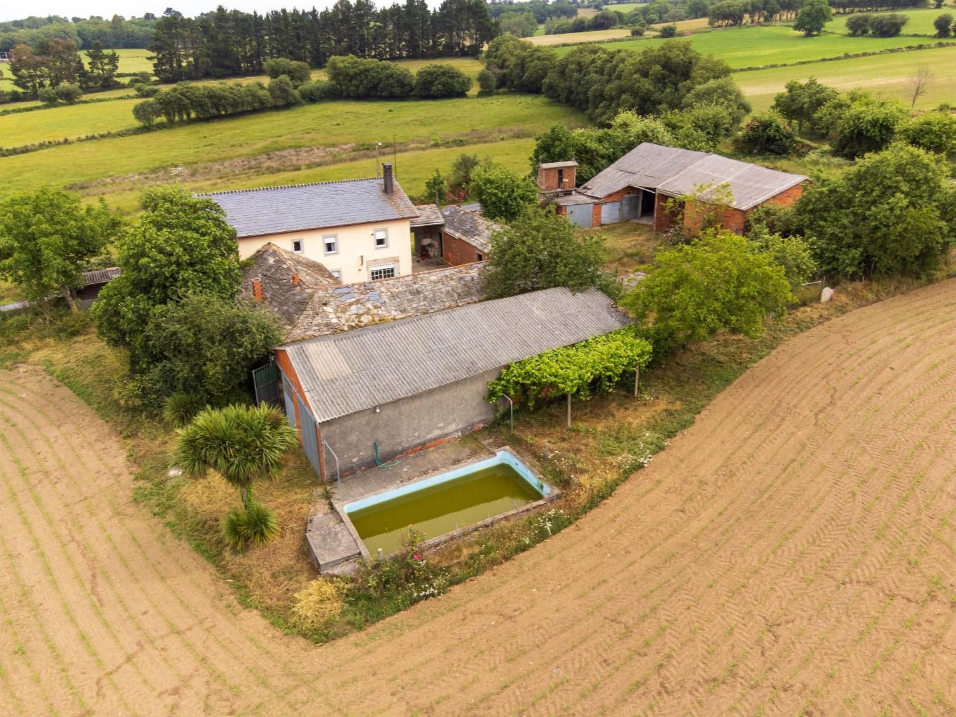 Einfamilien-Reihenhaus zur Miete in Guntín mit Heizung, Privatgarten und Parkett
