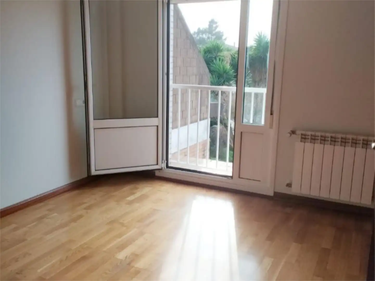 Casa o chalet en venta en Calle de la Pureza, Tremañes Habitación de Casa o chalet en venta en Gijón con Calefacción, Parquet y Terraza