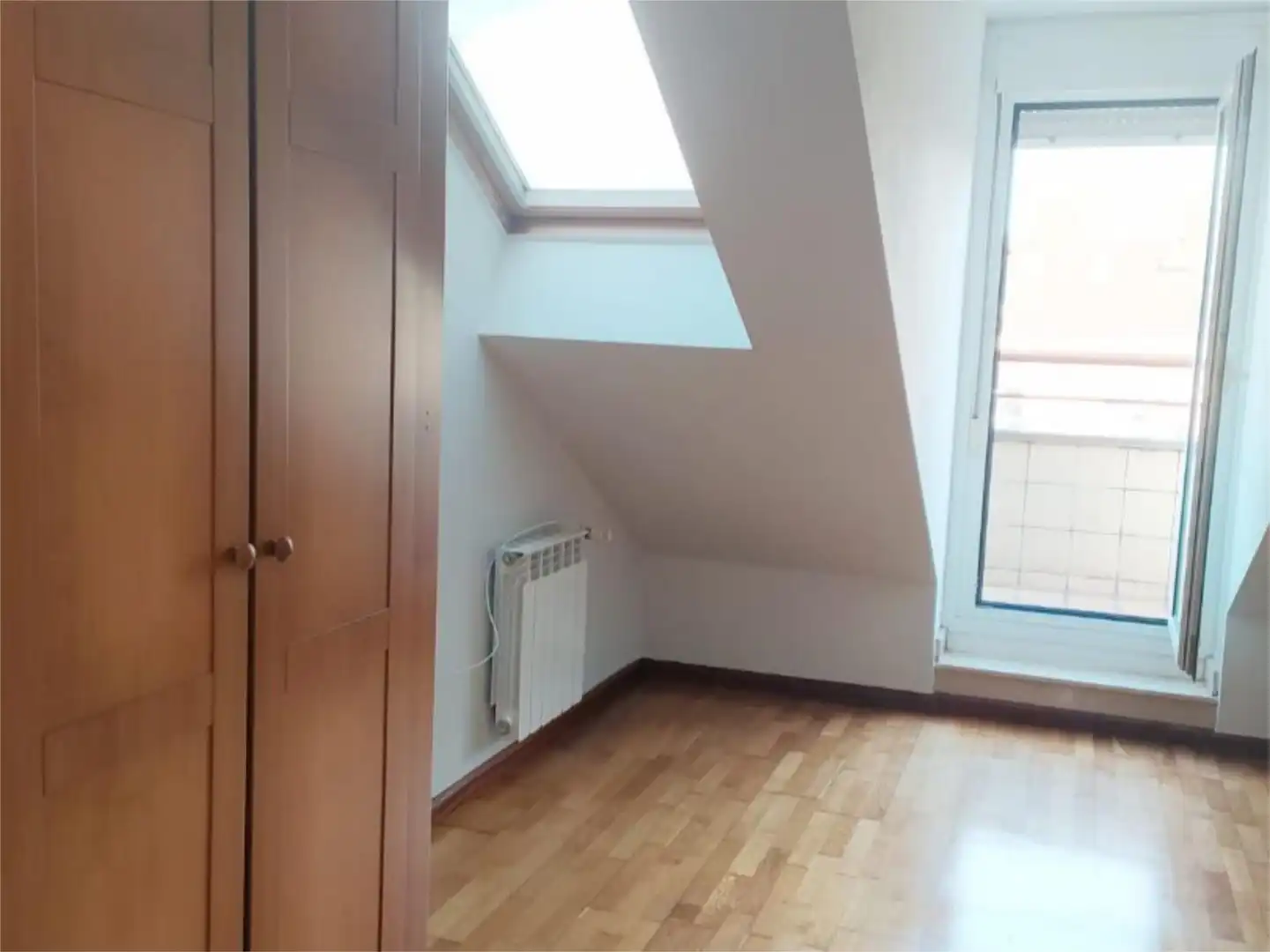 Casa o chalet en venta en Calle de la Pureza, Tremañes Habitación de Casa o chalet en venta en Gijón con Calefacción, Parquet y Terraza