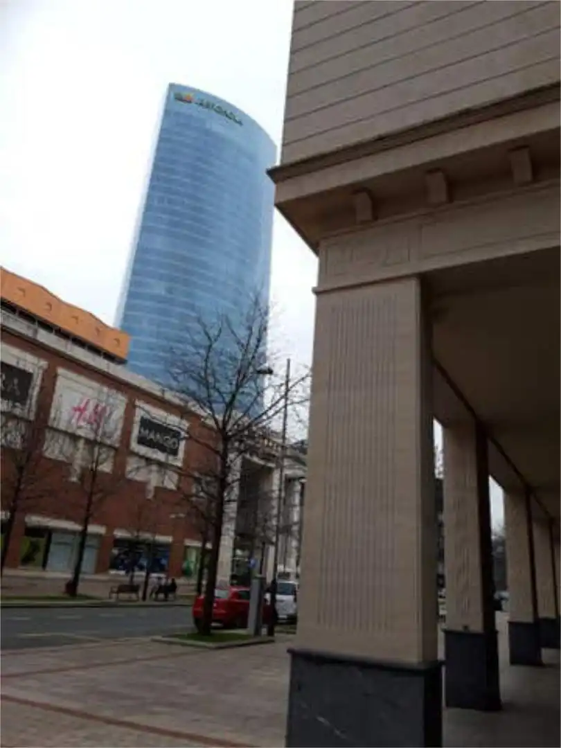 Außenansicht von Garage zur Miete in Bilbao 