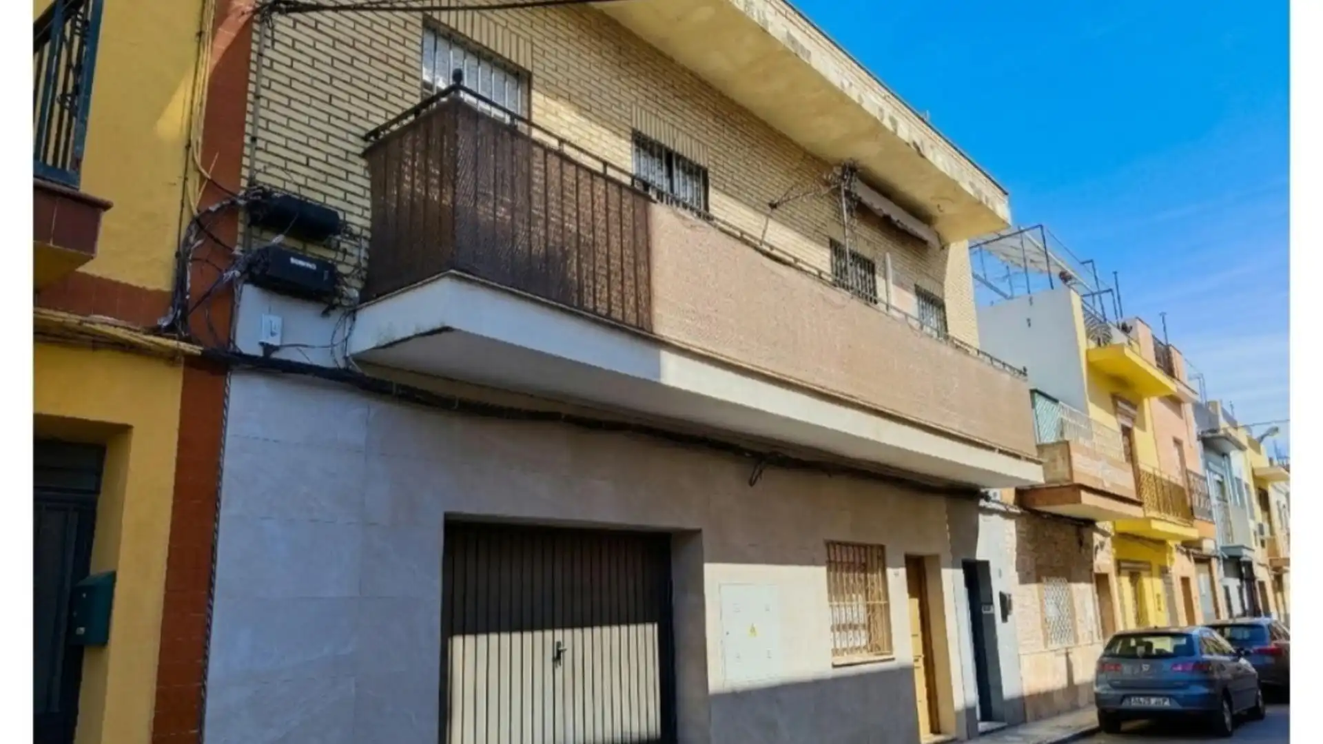 Vista exterior de Casa adosada en venta en  Sevilla Capital con Aire acondicionado, Terraza y Balcón