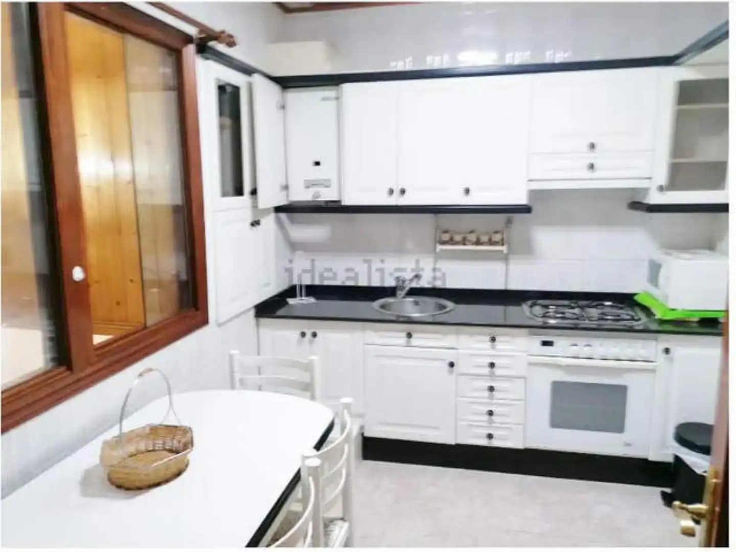Piso en venta en A Pobra de Trives Cocina de Piso en venta en A Pobra de Trives con Calefacción y Amueblado