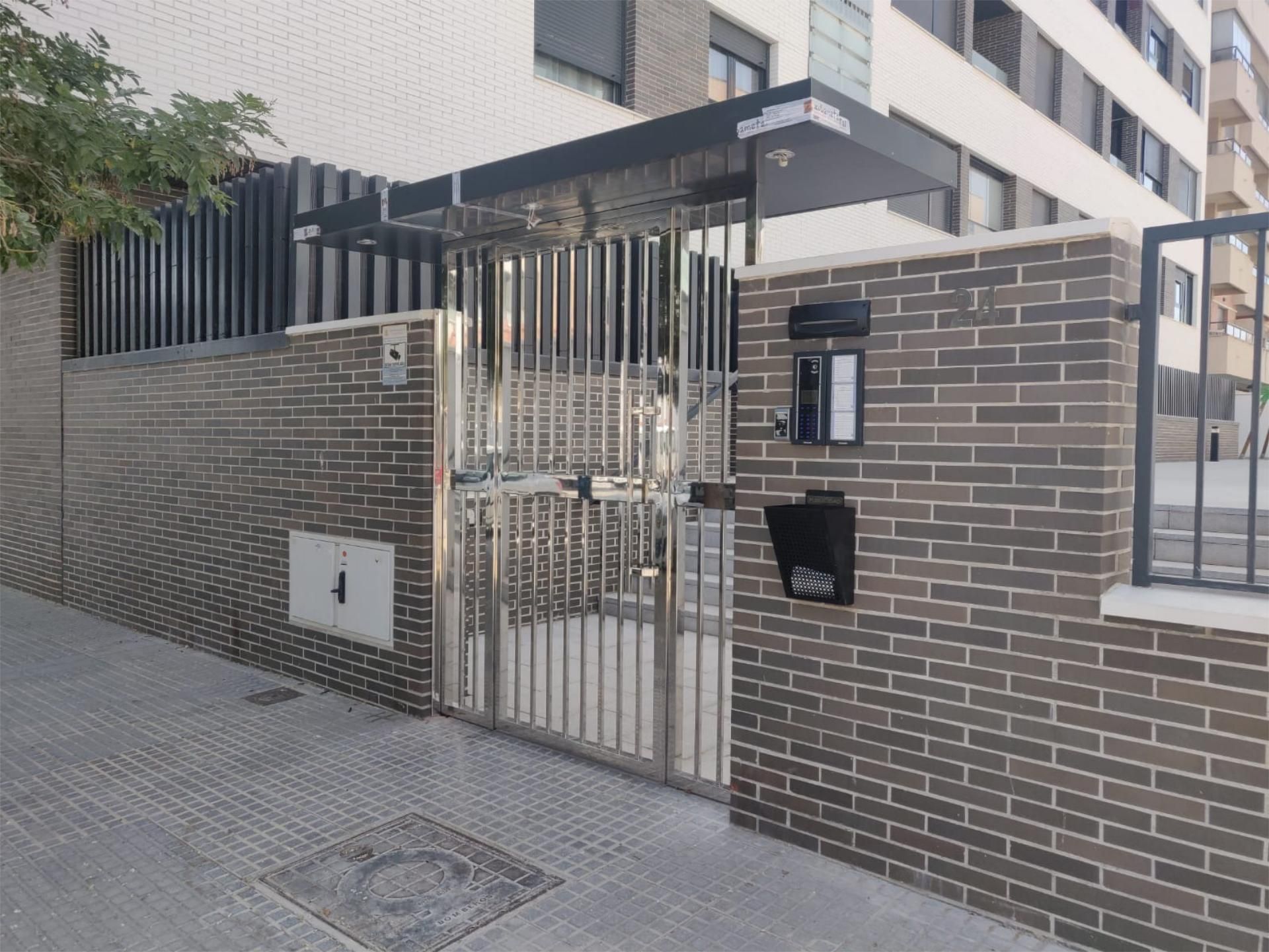 Pis de lloguer a Camino de la Térmica, 24, Puerta Blanca Vista exterior de Pis de lloguer en Málaga Capital amb Aire condicionat, Calefacció i Jardí privat