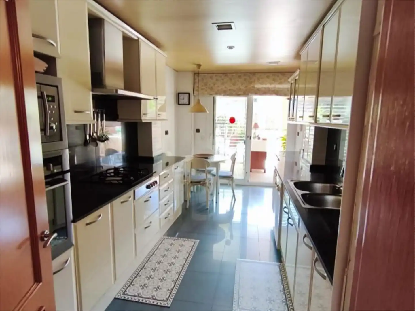 Flat for sale in Carrer de Domènec Oristrell, 48, Parc Central Kitchen of Flat for sale in Sant Cugat del Vallès with Air Conditioner, Terrace and Swimming Pool