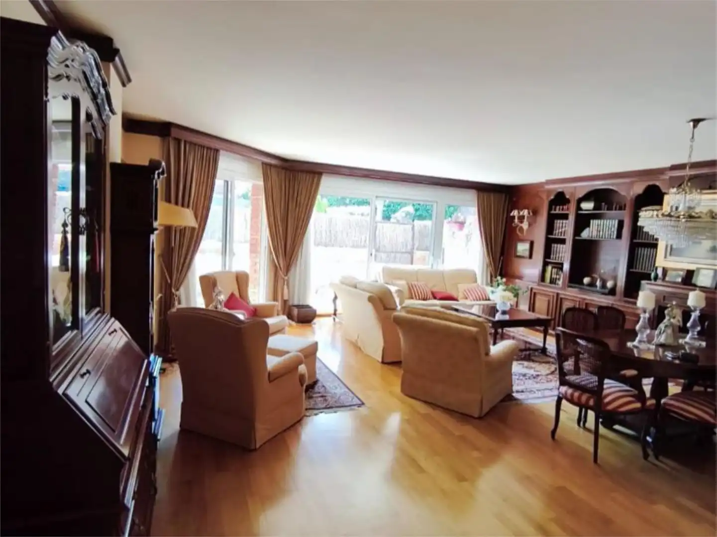 Flat for sale in Carrer de Domènec Oristrell, 48, Parc Central Living room of Flat for sale in Sant Cugat del Vallès with Air Conditioner, Terrace and Swimming Pool