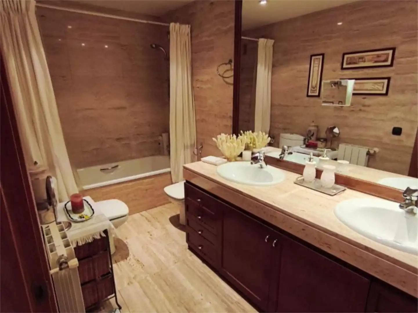 Flat for sale in Carrer de Domènec Oristrell, 48, Parc Central Bathroom of Flat for sale in Sant Cugat del Vallès with Air Conditioner, Terrace and Swimming Pool