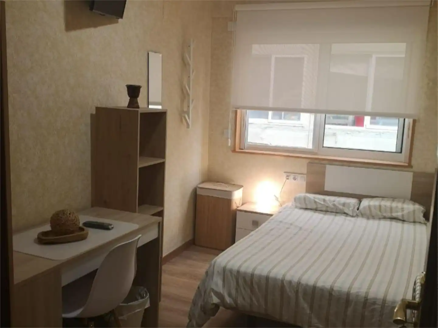 Room in Avenida de Vigo, 30, Zona Fernández Ladreda Bedroom of Flat for share in Pontevedra Capital with Heating, Parquet flooring and Furnished