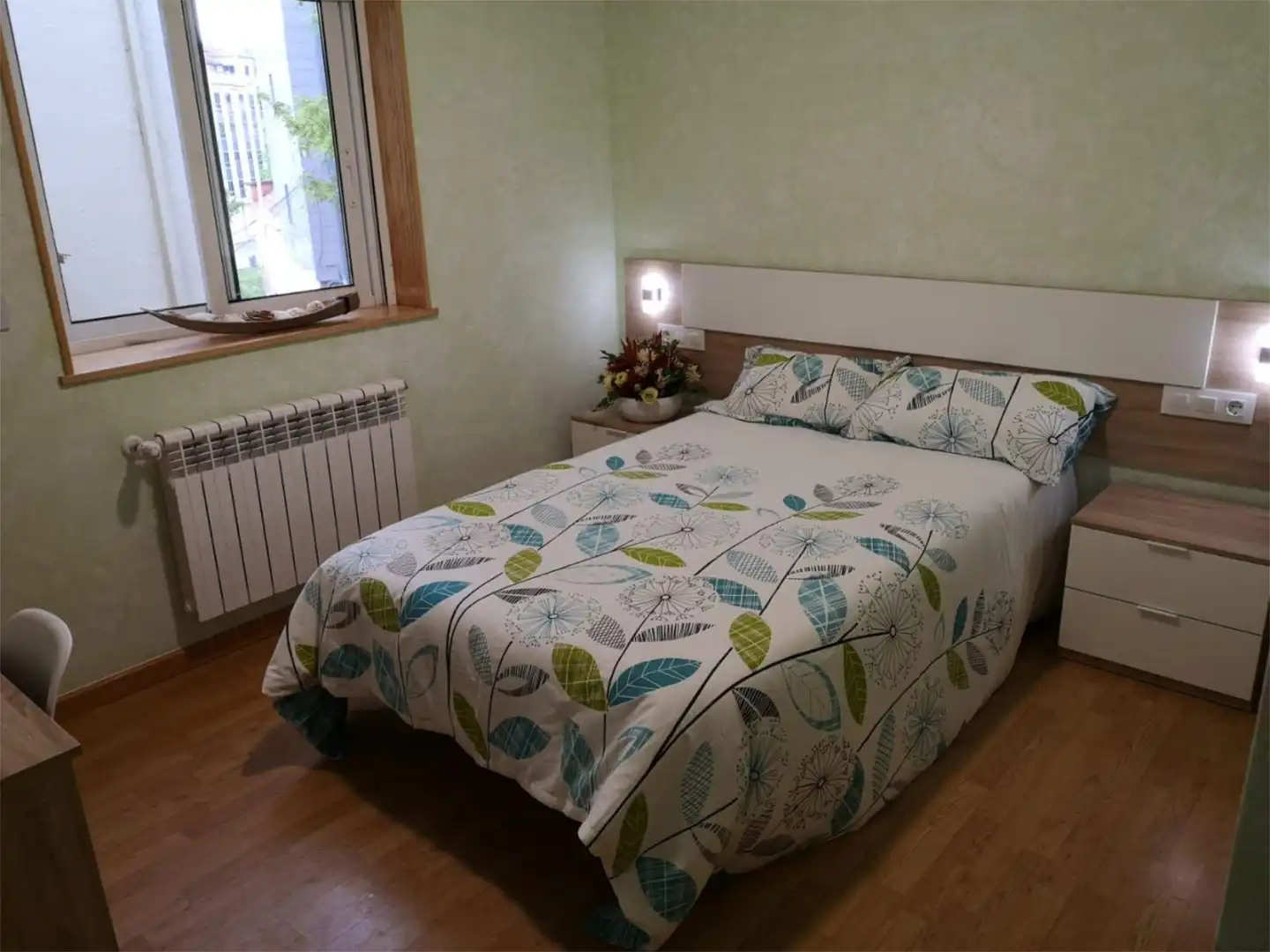 Room in Avenida de Vigo, 30, Zona Fernández Ladreda Bedroom of Flat for share in Pontevedra Capital with Heating, Parquet flooring and Furnished