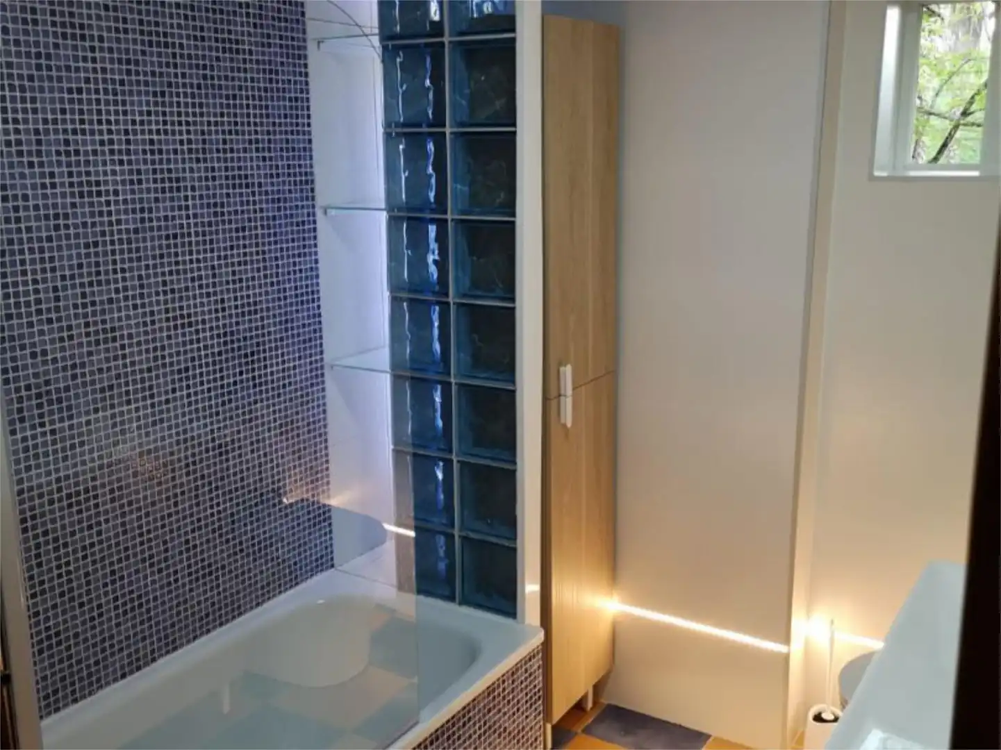 Room in Avenida de Vigo, 30, Zona Fernández Ladreda Bathroom of Flat for share in Pontevedra Capital with Heating, Parquet flooring and Furnished