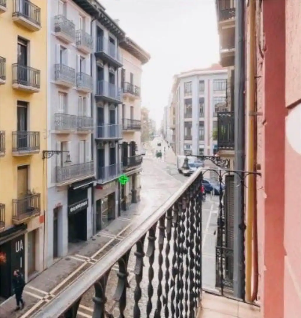 Vista exterior de Local de alquiler en  Pamplona / Iruña
