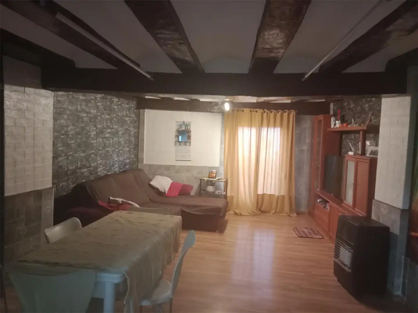 Casa adosada en venda a Plaça Numero 27, 50, El Pilar Sala d'estar de Casa adosada en venda en Ontinyent amb Traster i Balcó