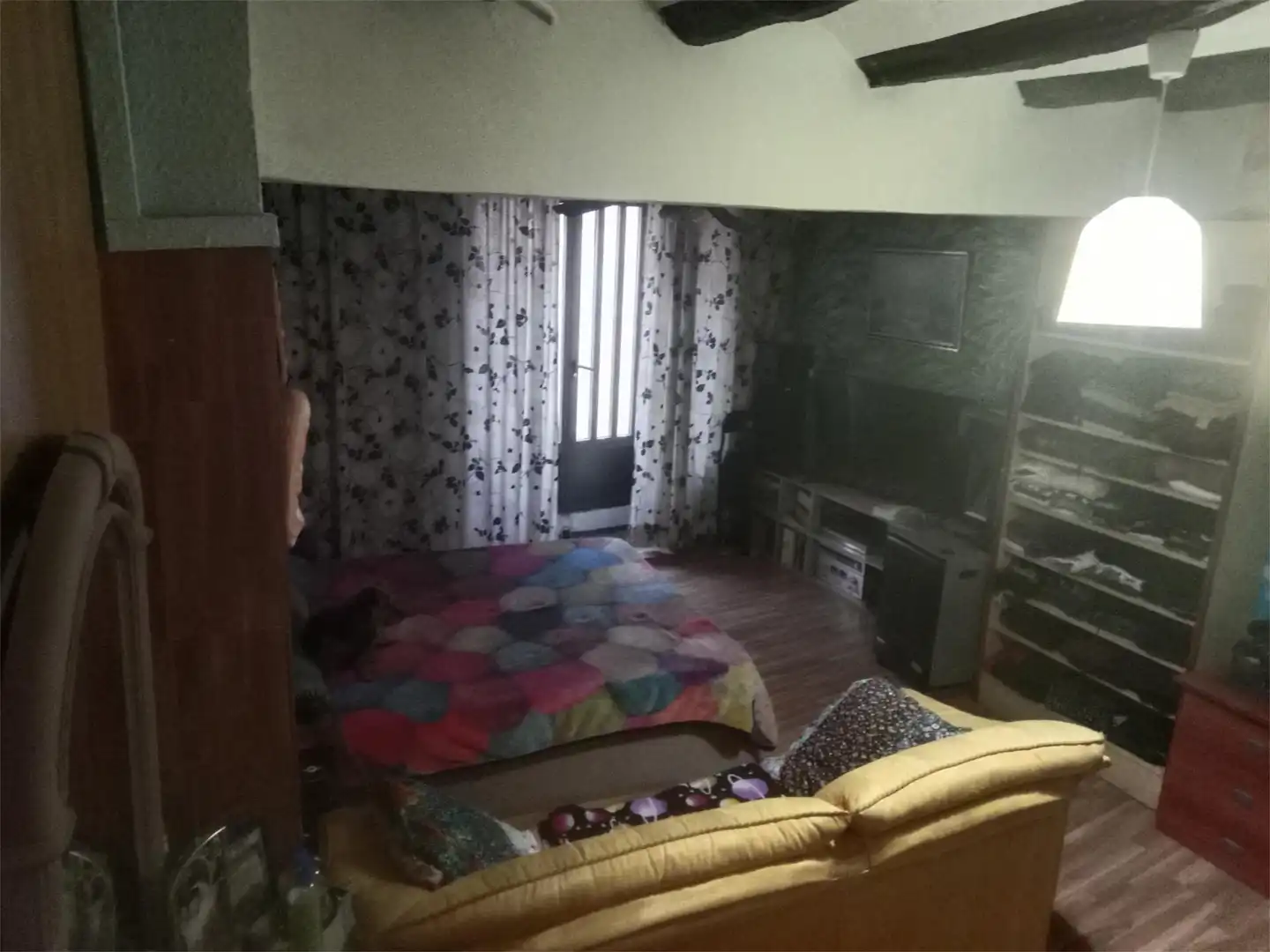 Casa adosada en venda a Plaça Numero 27, 50, El Pilar Sala d'estar de Casa adosada en venda en Ontinyent amb Traster i Balcó