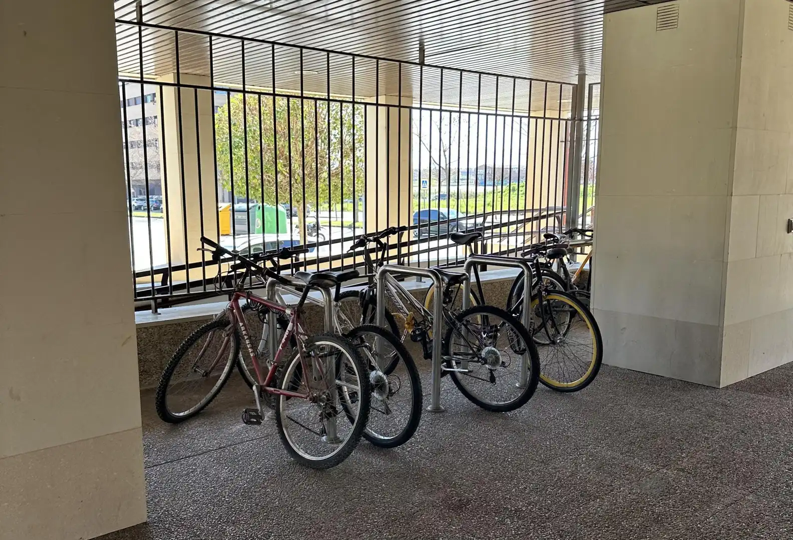 Aparcament de Pis en venda en  Logroño amb Aire condicionat, Calefacció i Jardí privat
