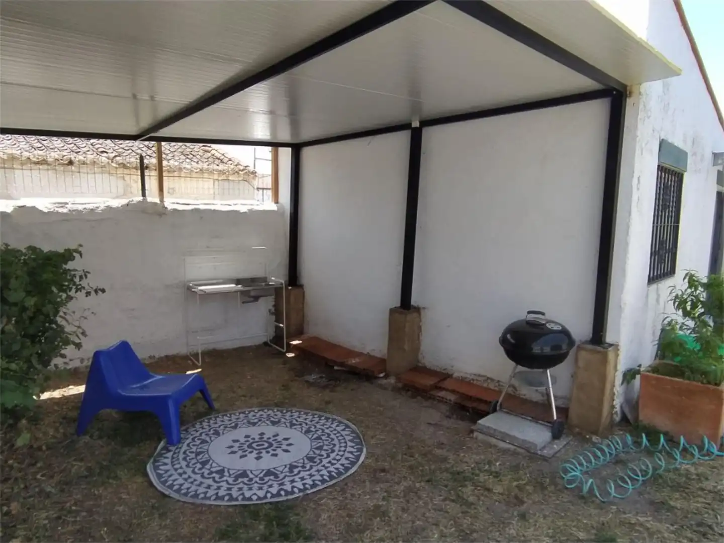 Piso en venta en Calle Pozas, 1, San Juan de la Encinilla Piso en venta en San Juan de la Encinilla con Calefacción y Jardín privado
