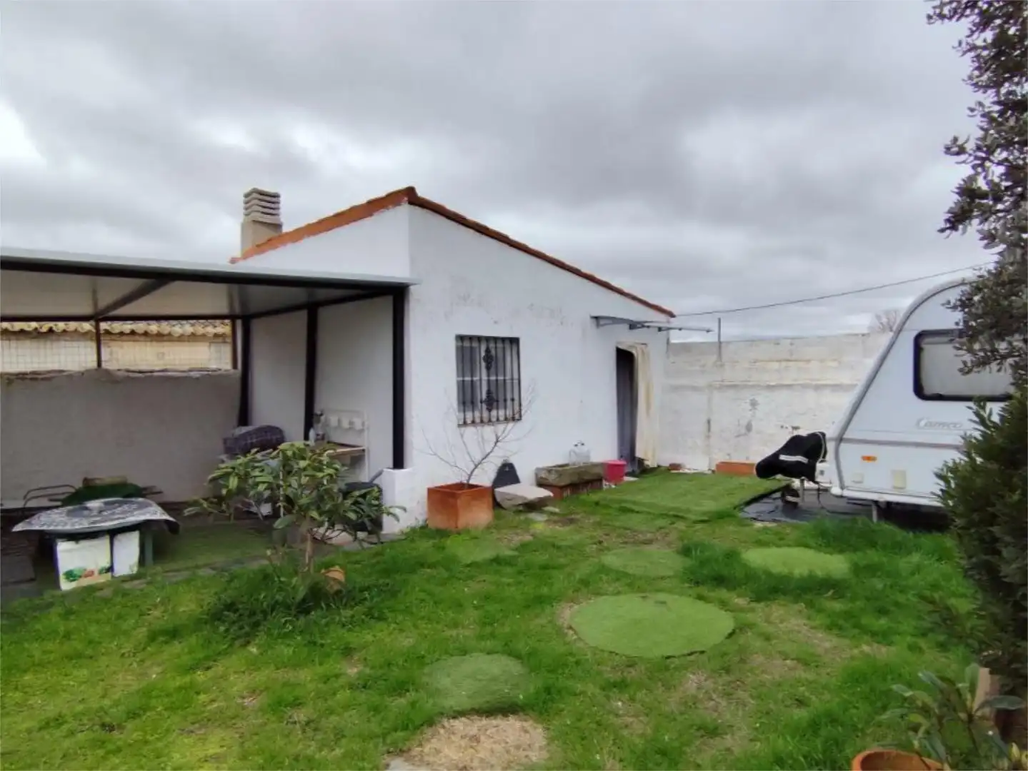 Piso en venta en Calle Pozas, 1, San Juan de la Encinilla Vista exterior de Piso en venta en San Juan de la Encinilla con Calefacción y Jardín privado