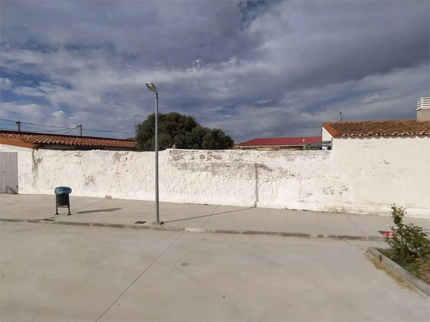 Piso en venta en Calle Pozas, 1, San Juan de la Encinilla Piso en venta en San Juan de la Encinilla con Calefacción y Jardín privado