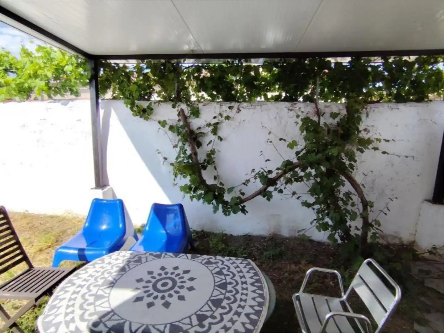 Piso en venta en Calle Pozas, 1, San Juan de la Encinilla Terraza de Piso en venta en San Juan de la Encinilla con Calefacción y Jardín privado