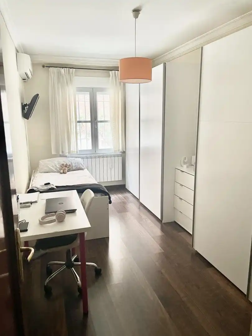 Flat for sale in Calle Calicasas, 7, Avda. Federico Garcia Lorca - Nueva Estación Autobuses Bedroom of Flat for sale in Granada with Air Conditioner, Heating and Parquet flooring