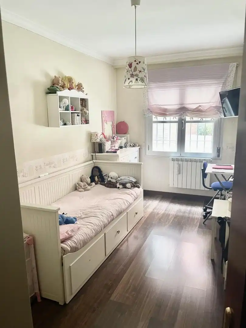 Flat for sale in Calle Calicasas, 7, Avda. Federico Garcia Lorca - Nueva Estación Autobuses Bedroom of Flat for sale in Granada with Air Conditioner, Heating and Parquet flooring