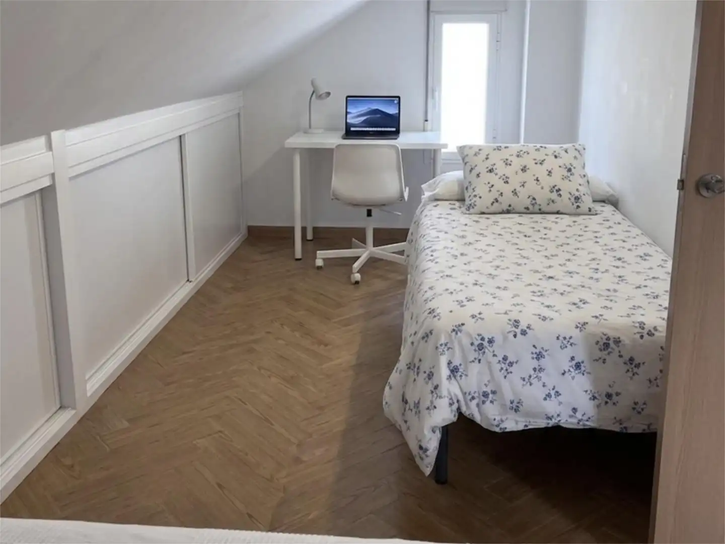 Habitación de Casa o chalet en venta en Montequinto con Aire acondicionado, Calefacción y Jardín privado