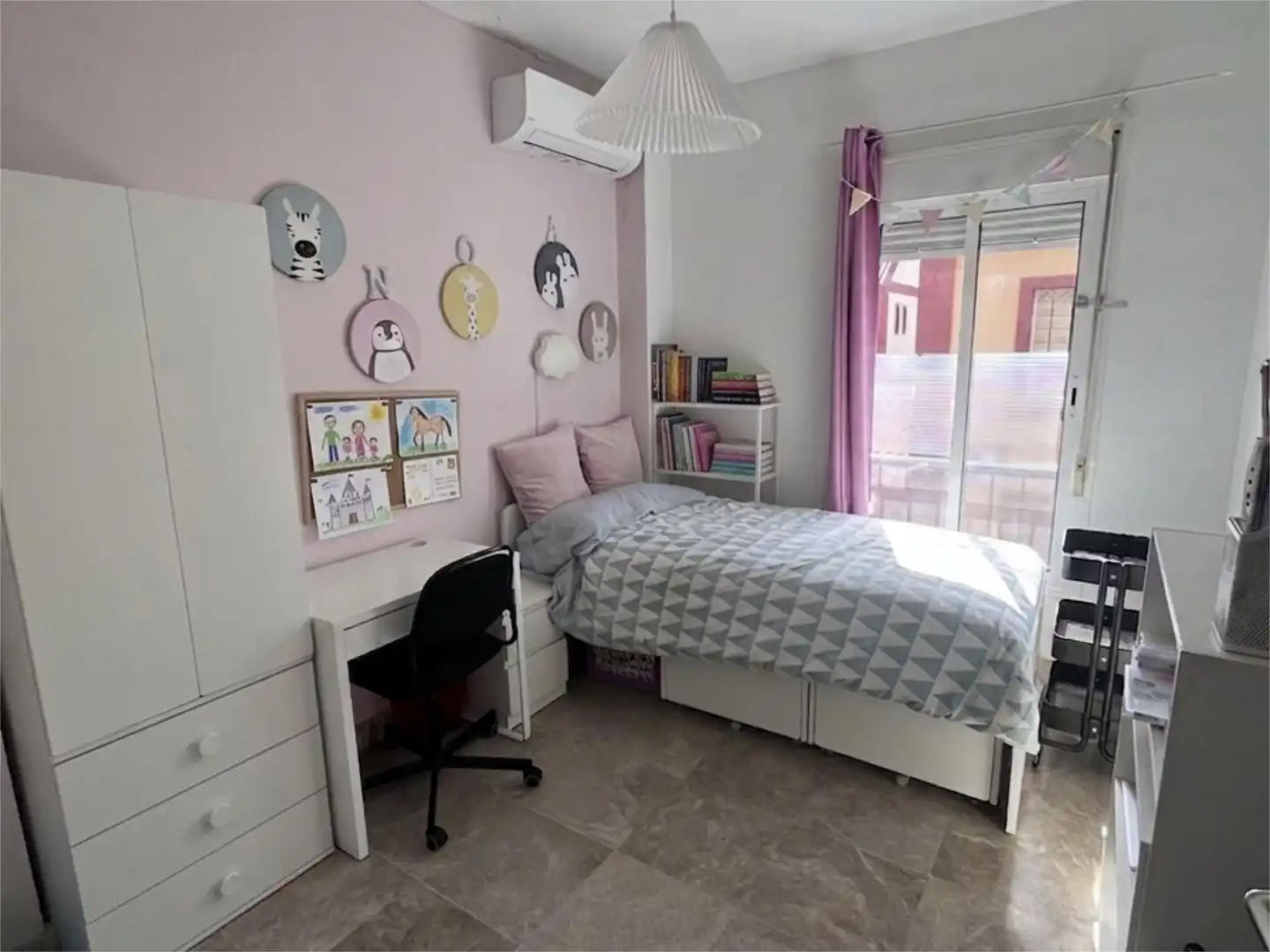 Habitación de Casa o chalet en venta en Montequinto con Aire acondicionado, Calefacción y Jardín privado