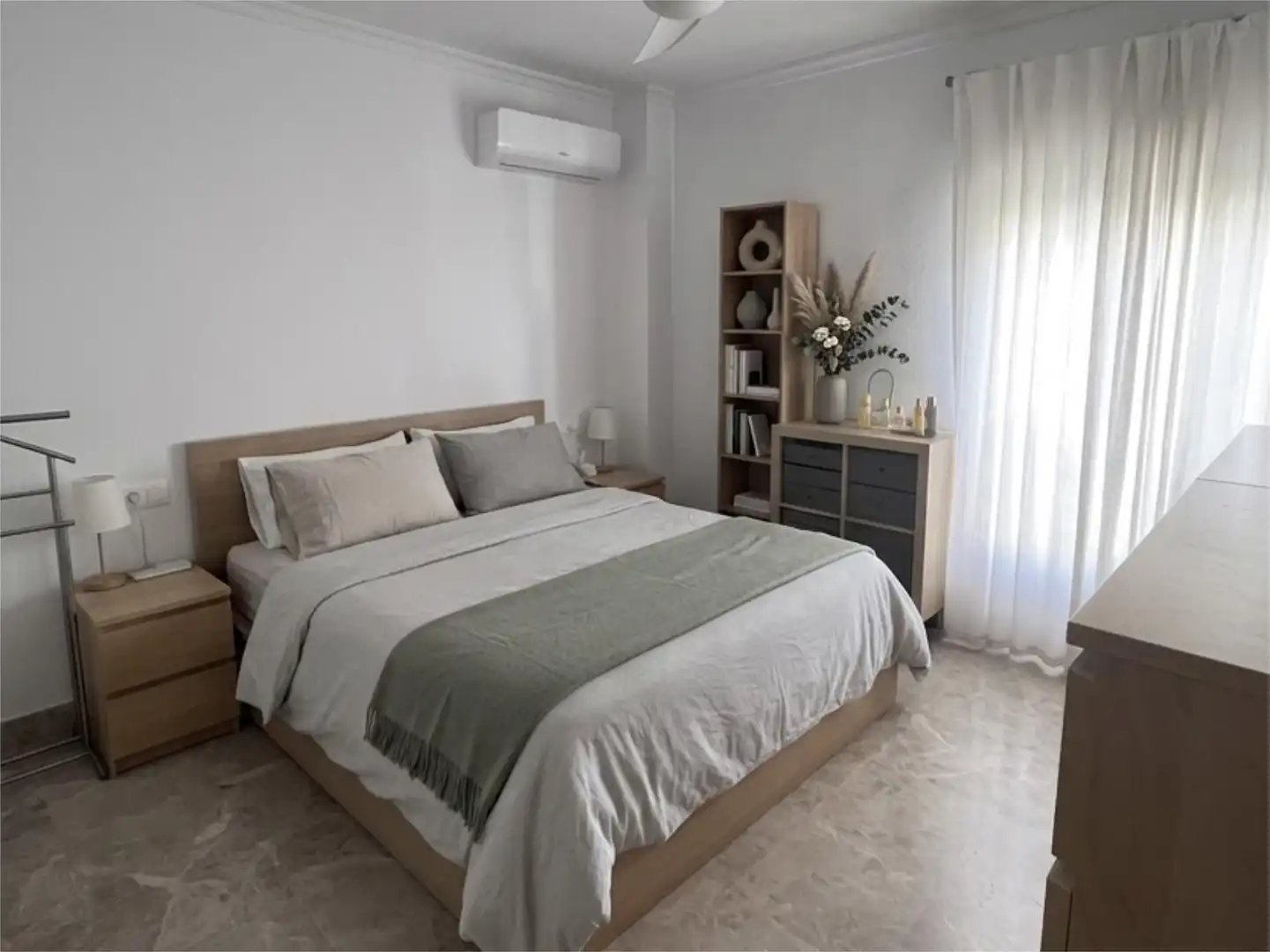 Habitación de Casa o chalet en venta en Montequinto con Aire acondicionado, Calefacción y Jardín privado