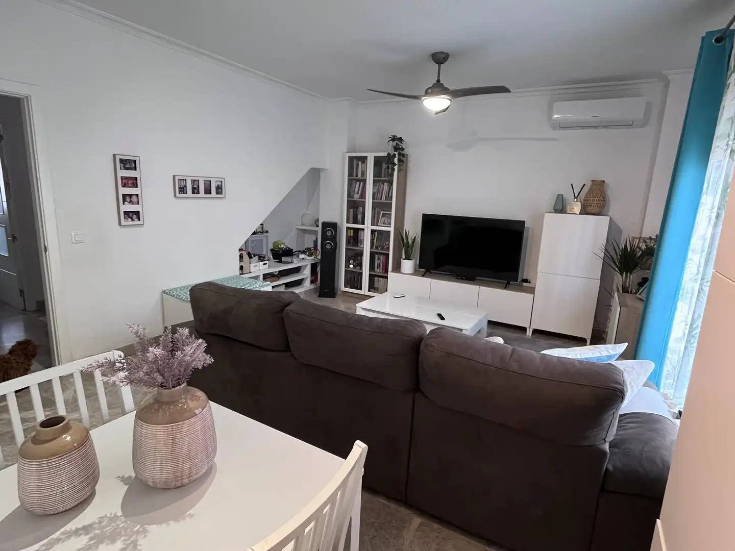 Sala de estar de Casa o chalet en venta en Montequinto con Aire acondicionado, Calefacción y Jardín privado