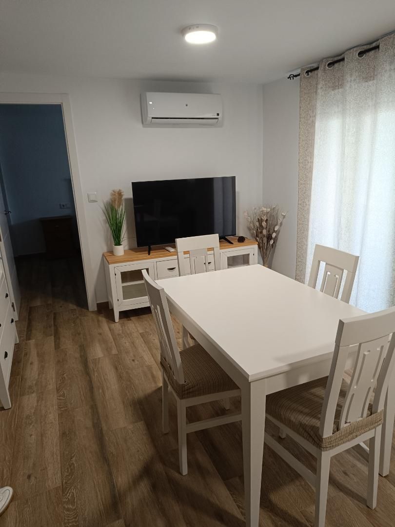 Esszimmer von Wohnung zur Miete in Lora del Río mit Klimaanlage, Heizung und Terrasse