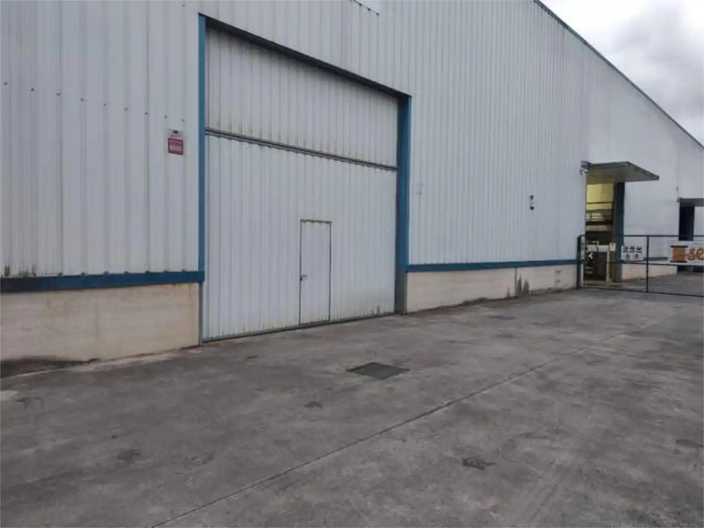 Vista exterior de Nave industrial de alquiler en El Astillero  