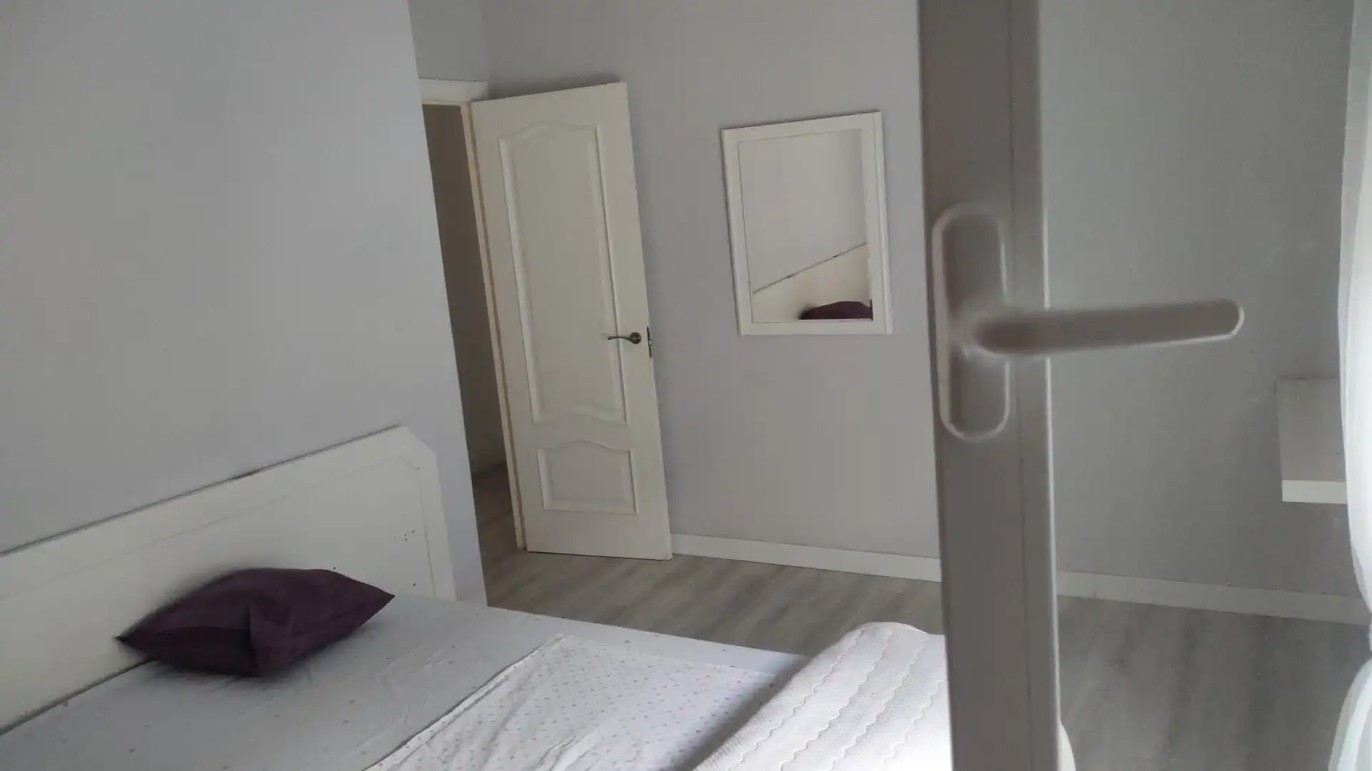 Dormitori de Apartament per a compartir en Sestao  amb Parquet, Balcó i Videoporter