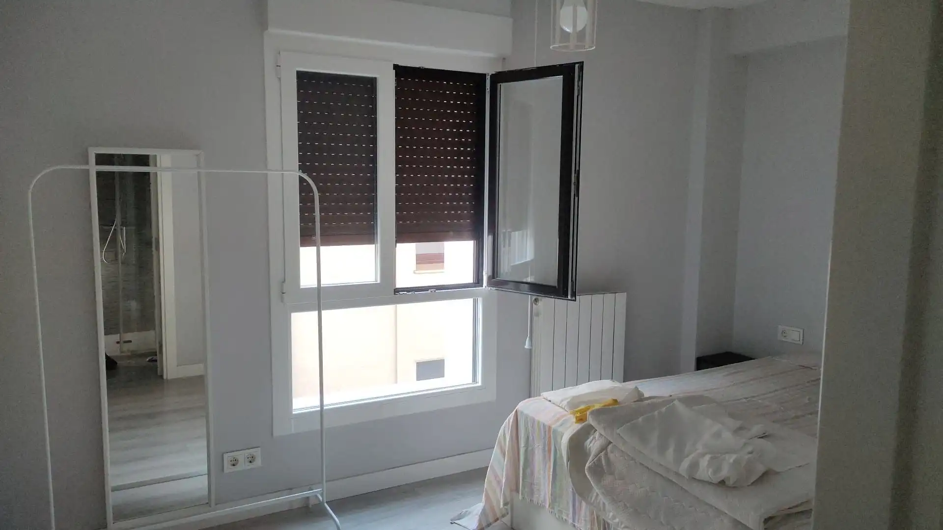 Dormitori de Apartament per a compartir en Sestao  amb Parquet, Balcó i Videoporter