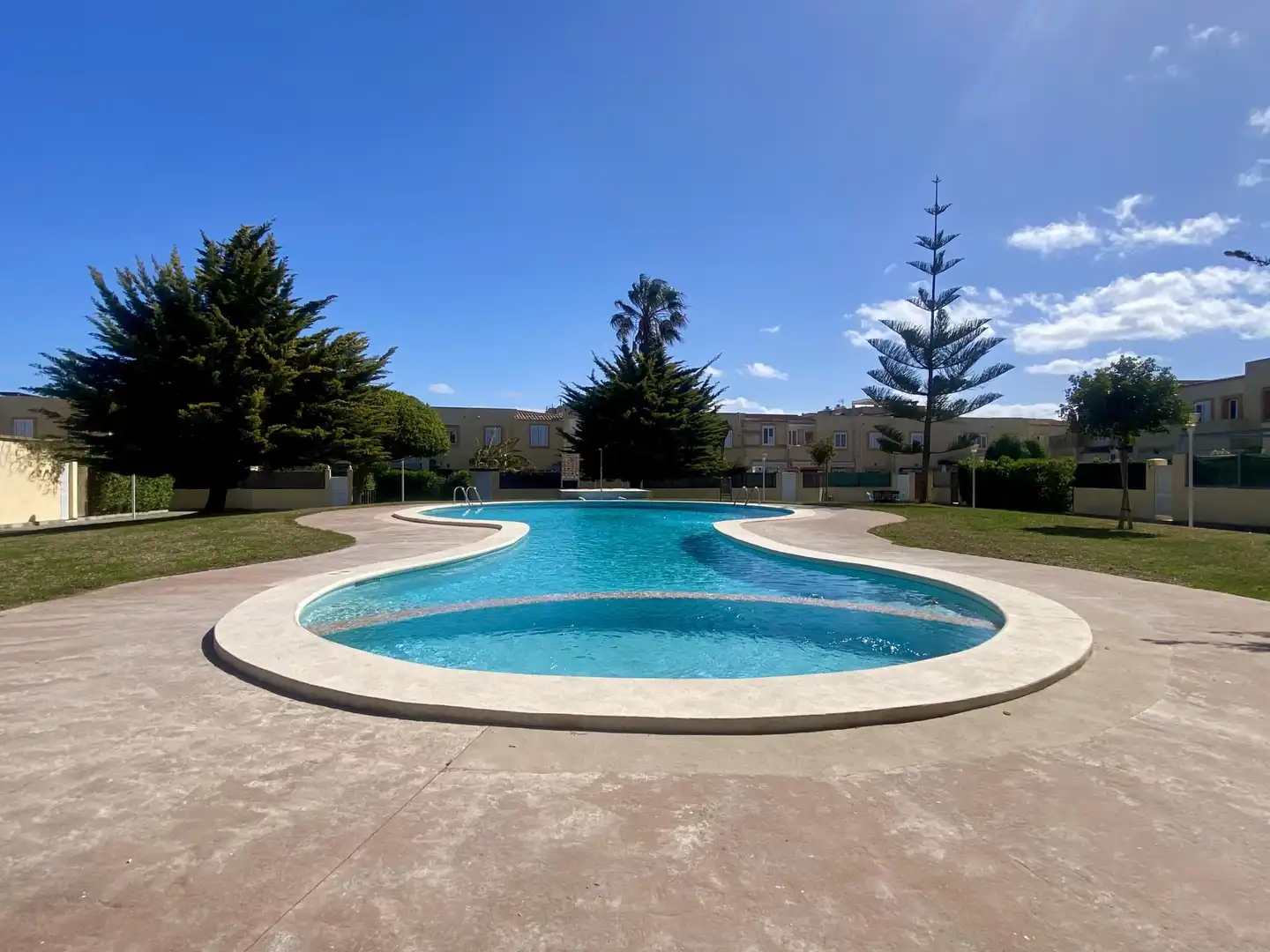 Einfamilien-Reihenhaus zum Verkauf in Carrer de la Corunya, 24, Sant Josep de sa Talaia Schwimmbecken von Einfamilien-Reihenhaus zum Verkauf in Sant Josep de sa Talaia mit Terrasse und Schwimmbad