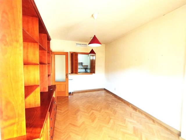 Piso en Alquiler en Calle de los Morales, 10 en PAU de Carabanchel