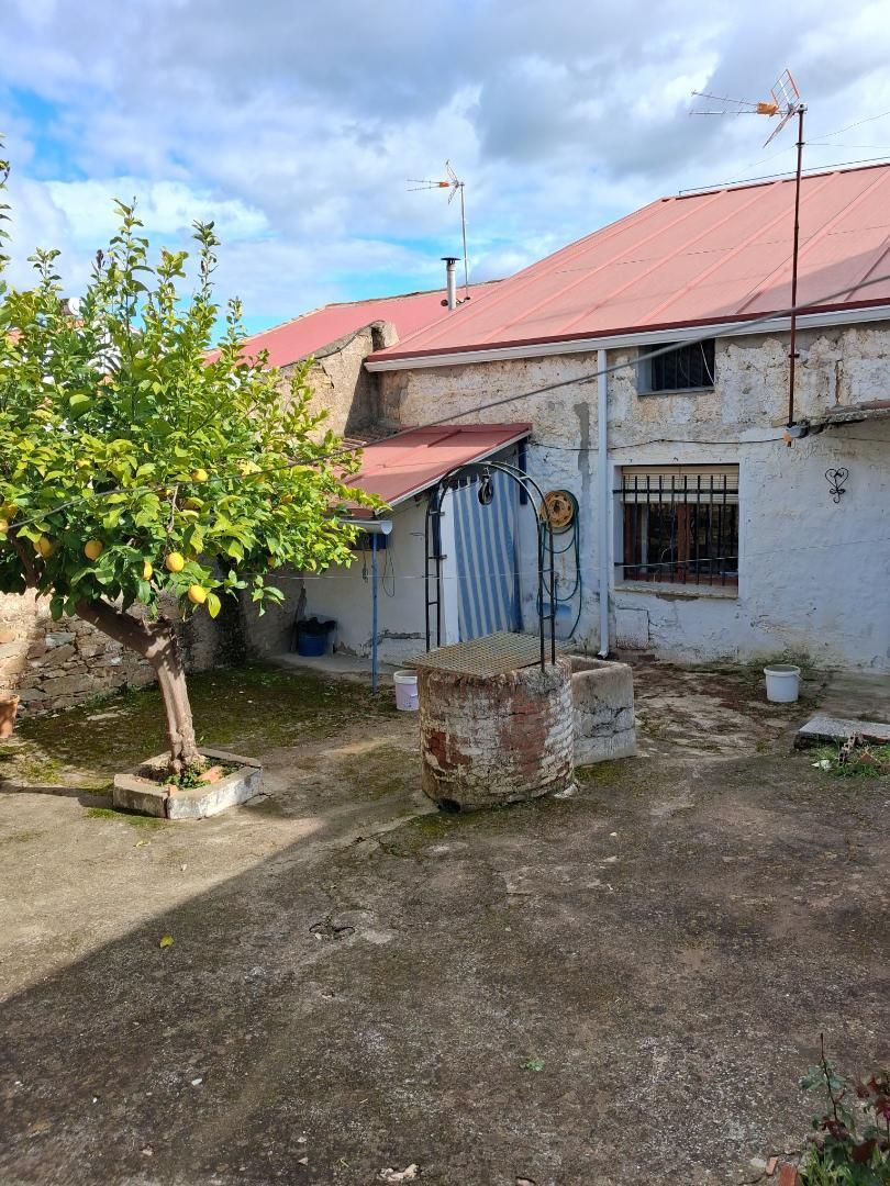 Außenansicht von Erdgeschoss zum Verkauf in Orellana la Vieja mit Privatgarten, Möbliert und Waschmaschine