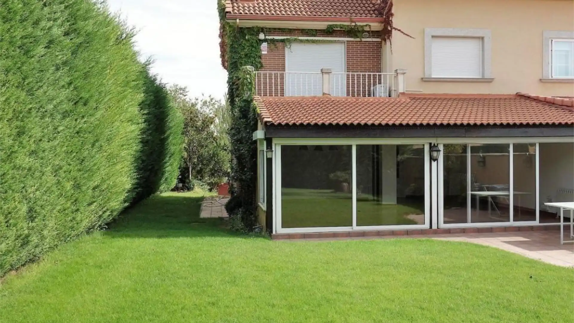 Casa o chalet en venta en Calle Ladera del Sol, 3, Sotoverde Jardín de Casa o chalet en venta en Arroyo de la Encomienda con Aire acondicionado, Calefacción y Jardín privado