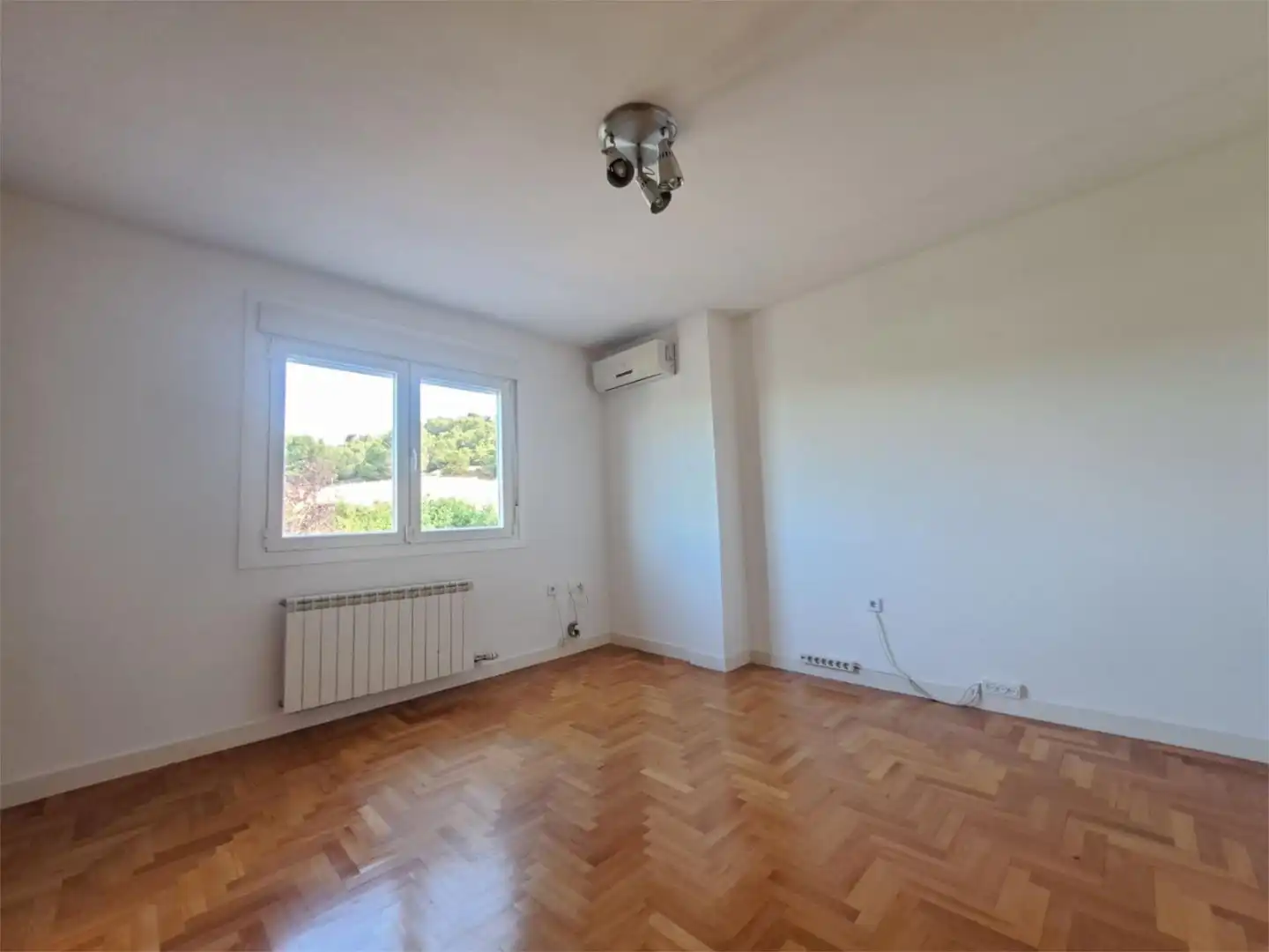 Bedroom of Houses for sale in Arroyo de la Encomienda  with Air Conditioner, Heating and Private garden