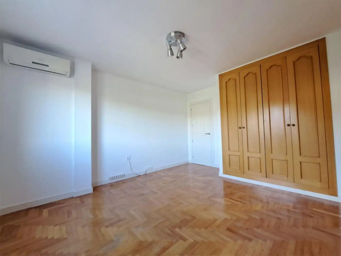 Bedroom of Houses for sale in Arroyo de la Encomienda  with Air Conditioner, Heating and Private garden