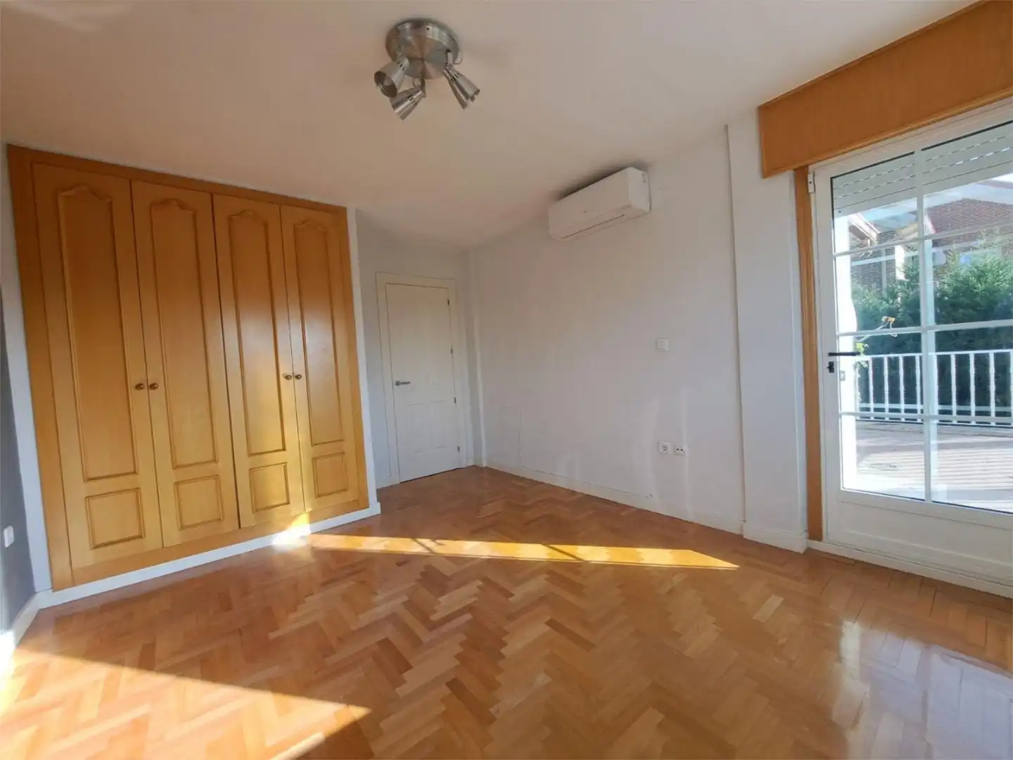 Bedroom of Houses for sale in Arroyo de la Encomienda  with Air Conditioner, Heating and Private garden