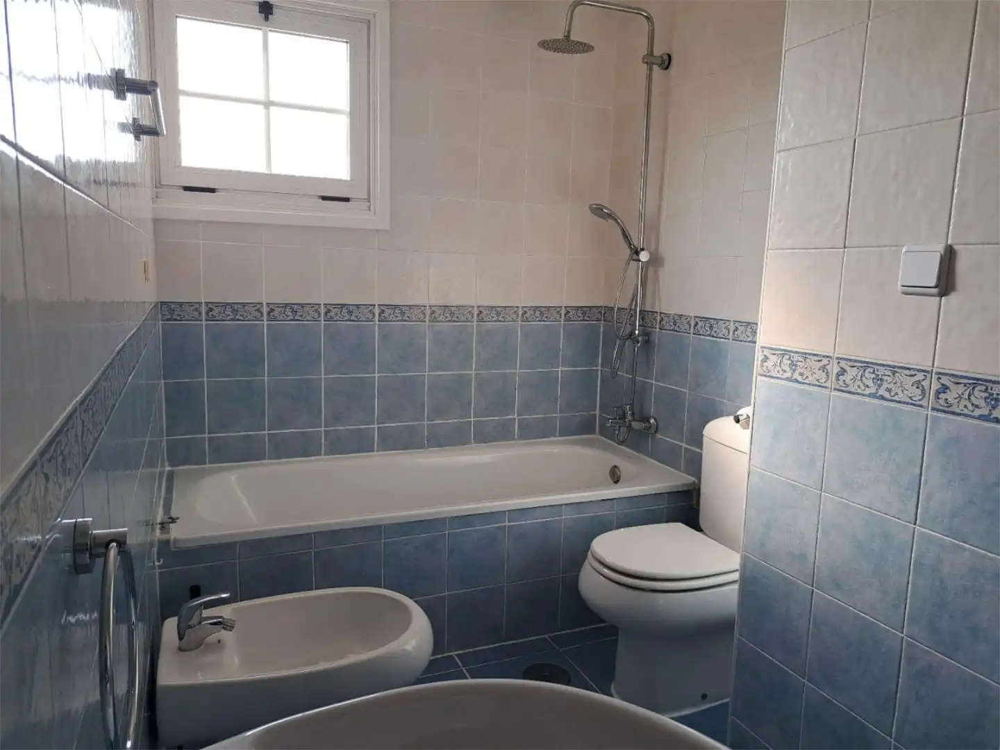 Bathroom of Houses for sale in Arroyo de la Encomienda  with Air Conditioner, Heating and Private garden