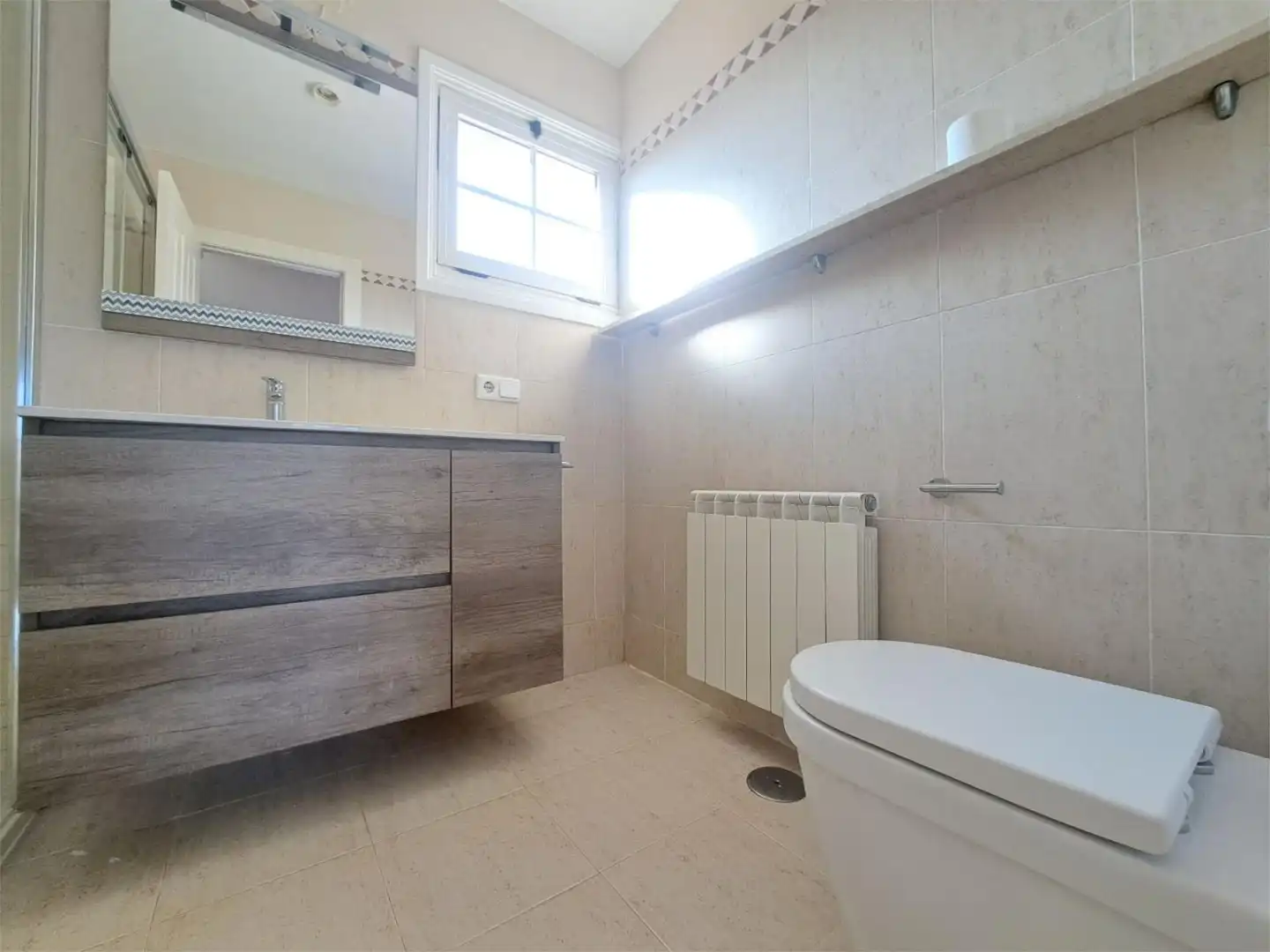 Bathroom of Houses for sale in Arroyo de la Encomienda  with Air Conditioner, Heating and Private garden