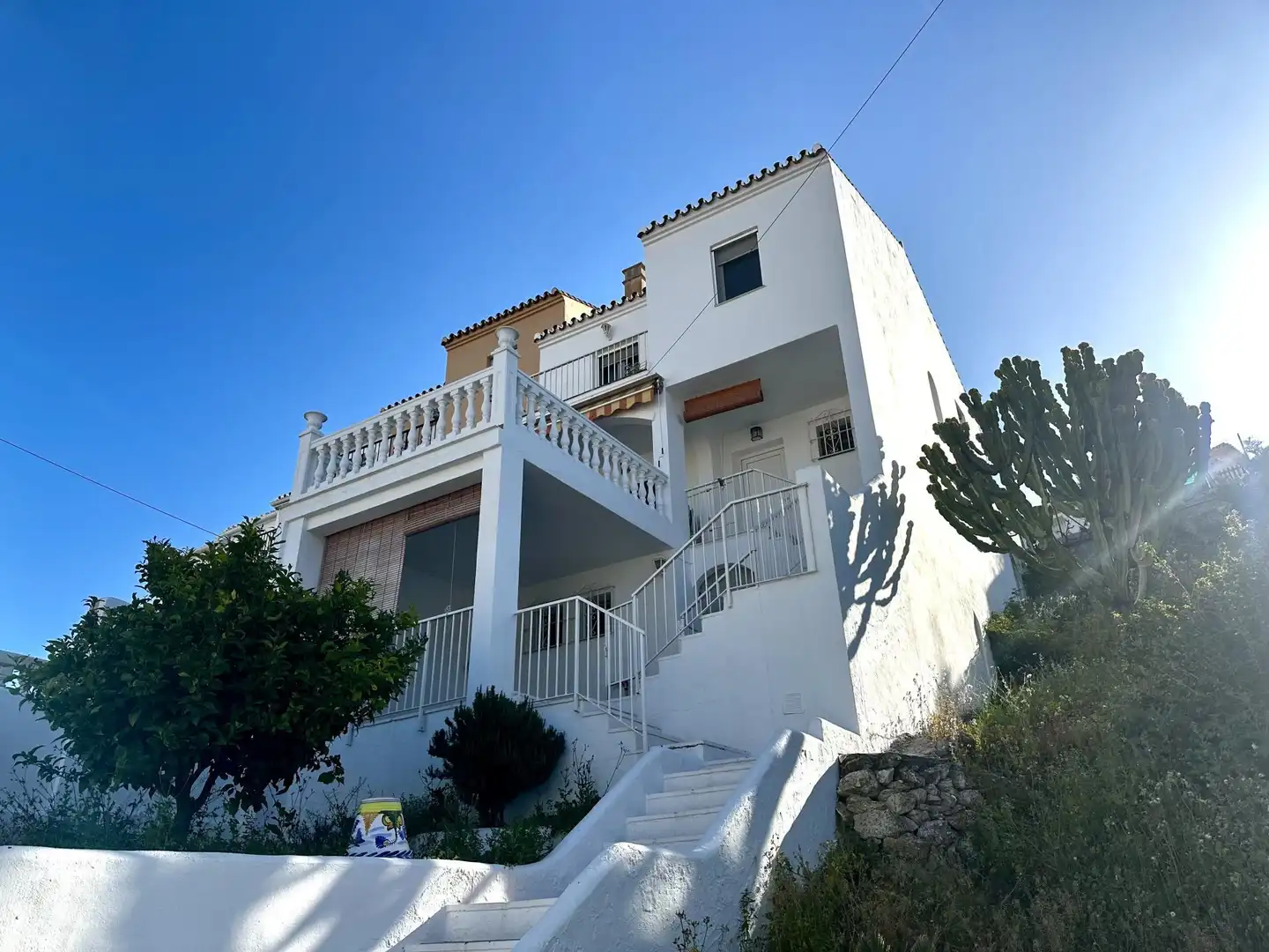 Vista exterior de Casa adosada en venda en Rincón de la Victoria amb Terrassa, Piscina i Balcó