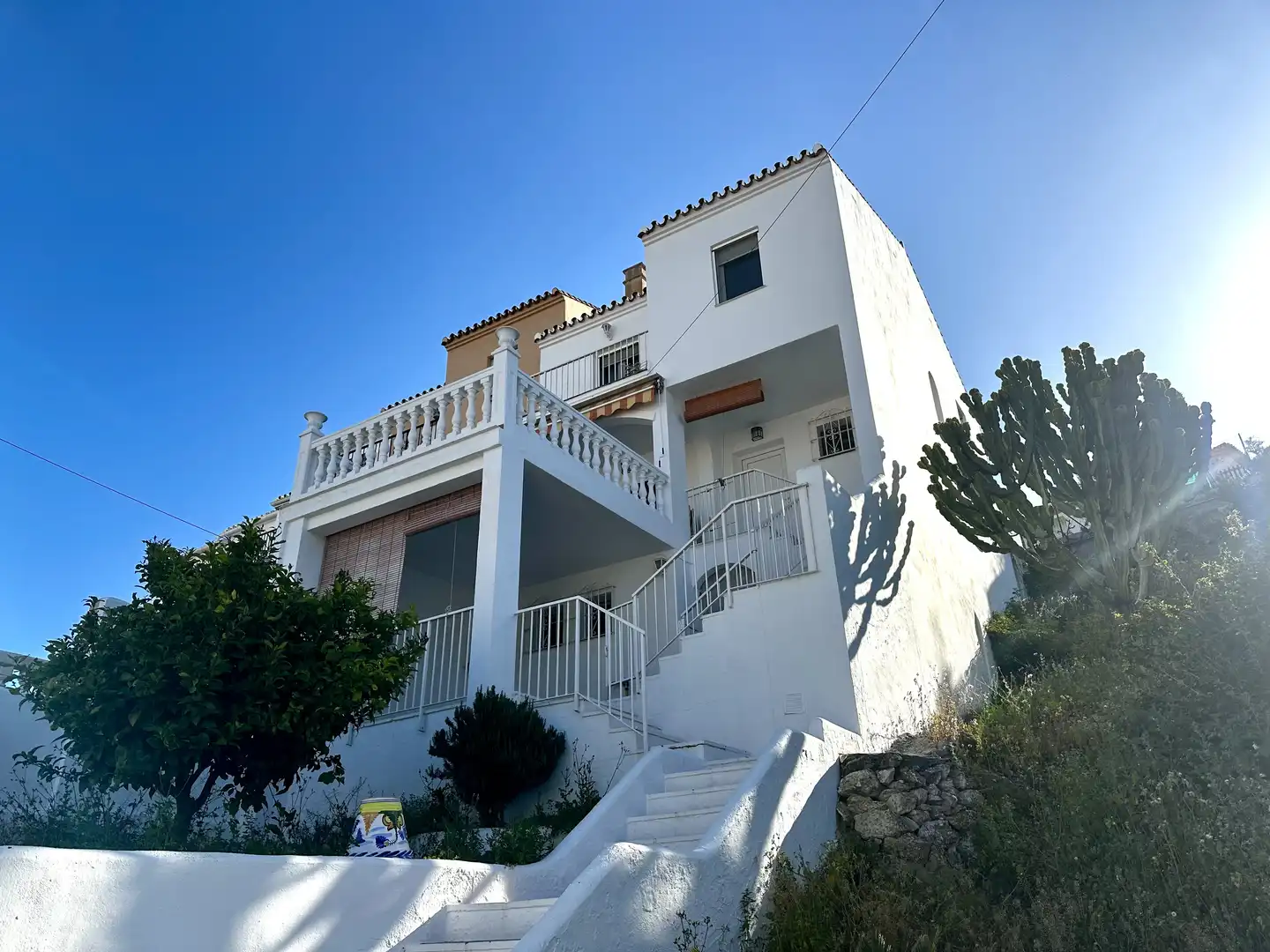 Vista exterior de Casa adosada en venta en Rincón de la Victoria con Terraza, Piscina y Balcón