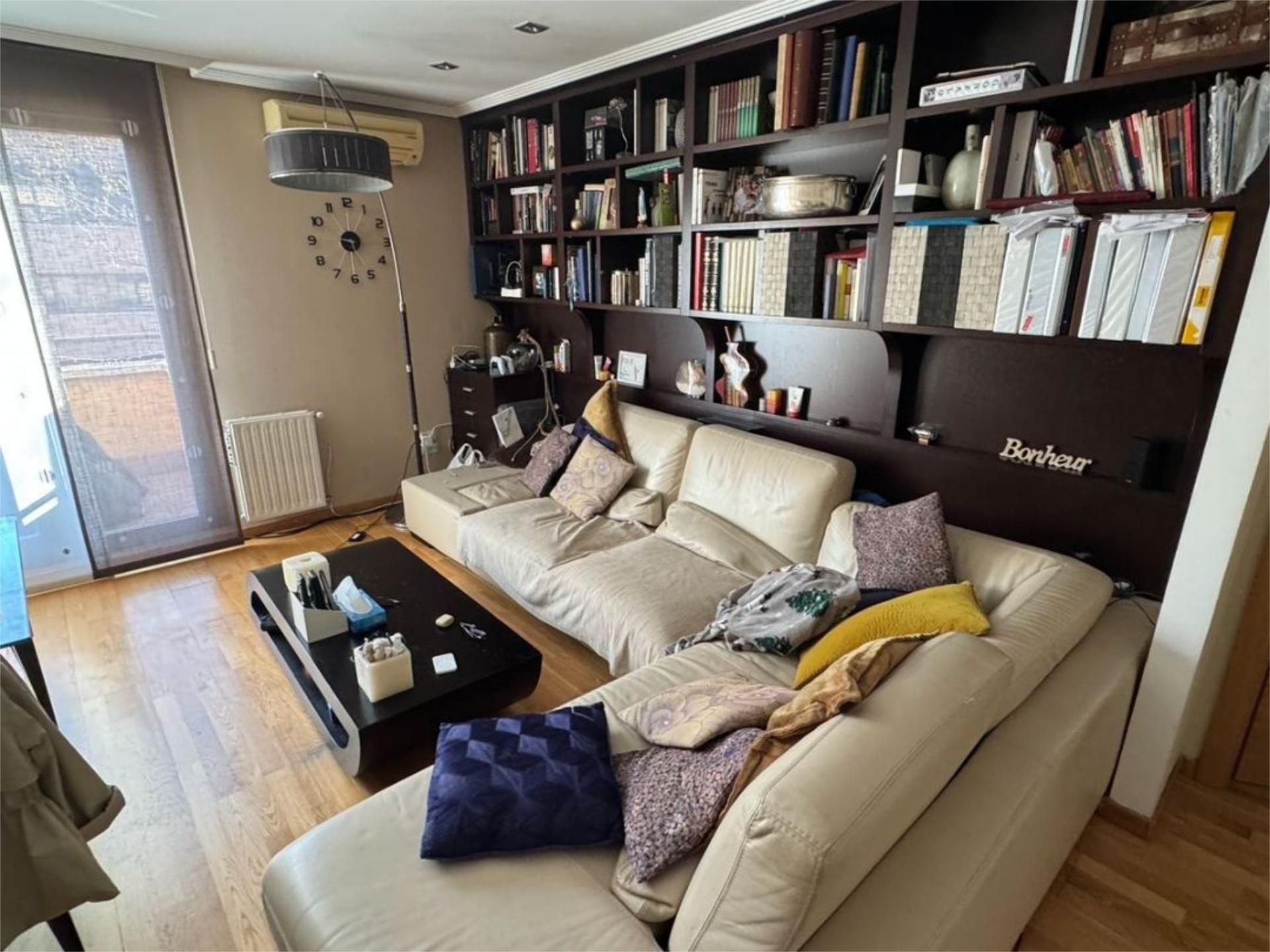 Sala de estar de Piso en venta en Las Rozas de Madrid con Aire acondicionado, Terraza y Piscina