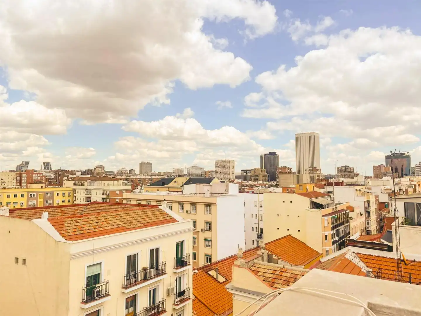 Zimmer in Calle de Hernani, 12, Cuatro Caminos - Azca Außenansicht von Wohnung zur untervermieten in Madrid mit Klimaanlage, Heizung und Parkett