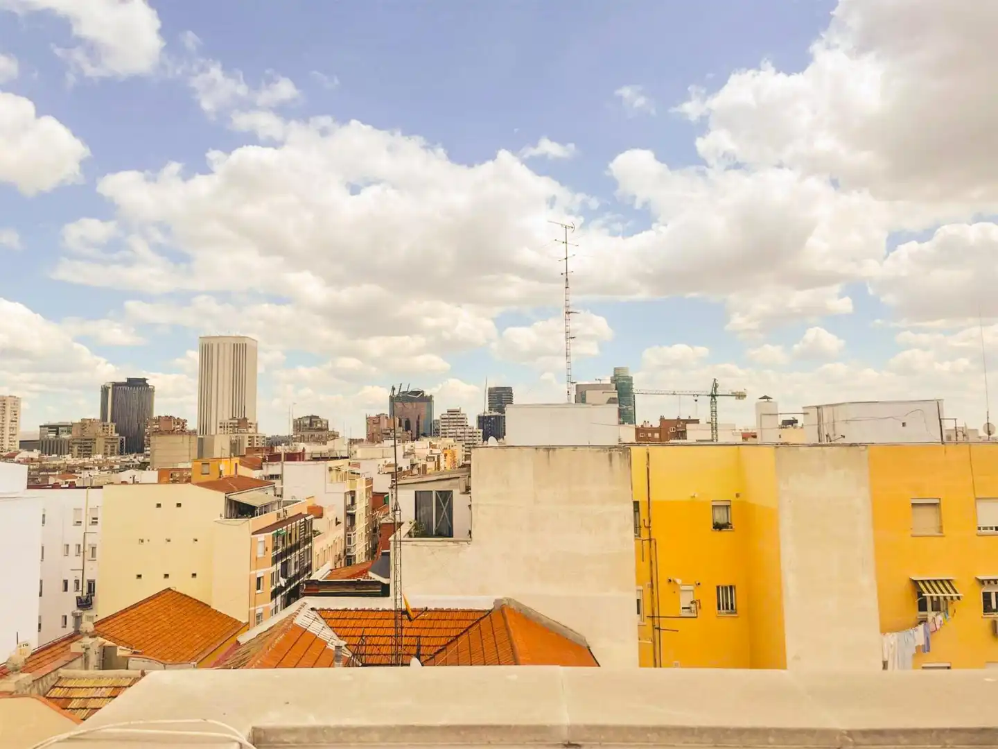 Zimmer in Calle de Hernani, 12, Cuatro Caminos - Azca Außenansicht von Wohnung zur untervermieten in Madrid mit Klimaanlage, Heizung und Parkett