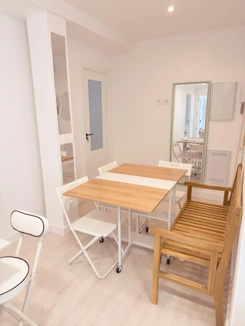 Zimmer in Calle de Hernani, 12, Cuatro Caminos - Azca Esszimmer von Wohnung zur untervermieten in Madrid mit Klimaanlage, Heizung und Parkett