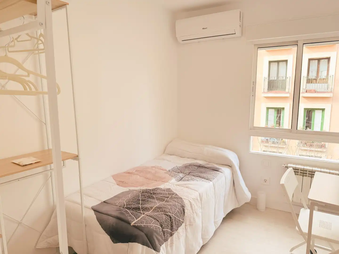 Zimmer in Calle de Hernani, 12, Cuatro Caminos - Azca Schlafzimmer von Wohnung zur untervermieten in Madrid mit Klimaanlage, Heizung und Parkett