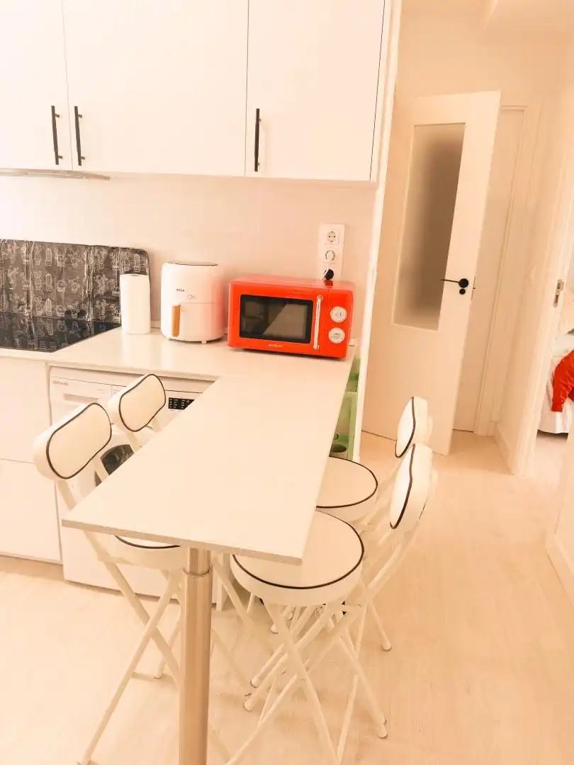 Zimmer in Calle de Hernani, 12, Cuatro Caminos - Azca Küche von Wohnung zur untervermieten in Madrid mit Klimaanlage, Heizung und Parkett