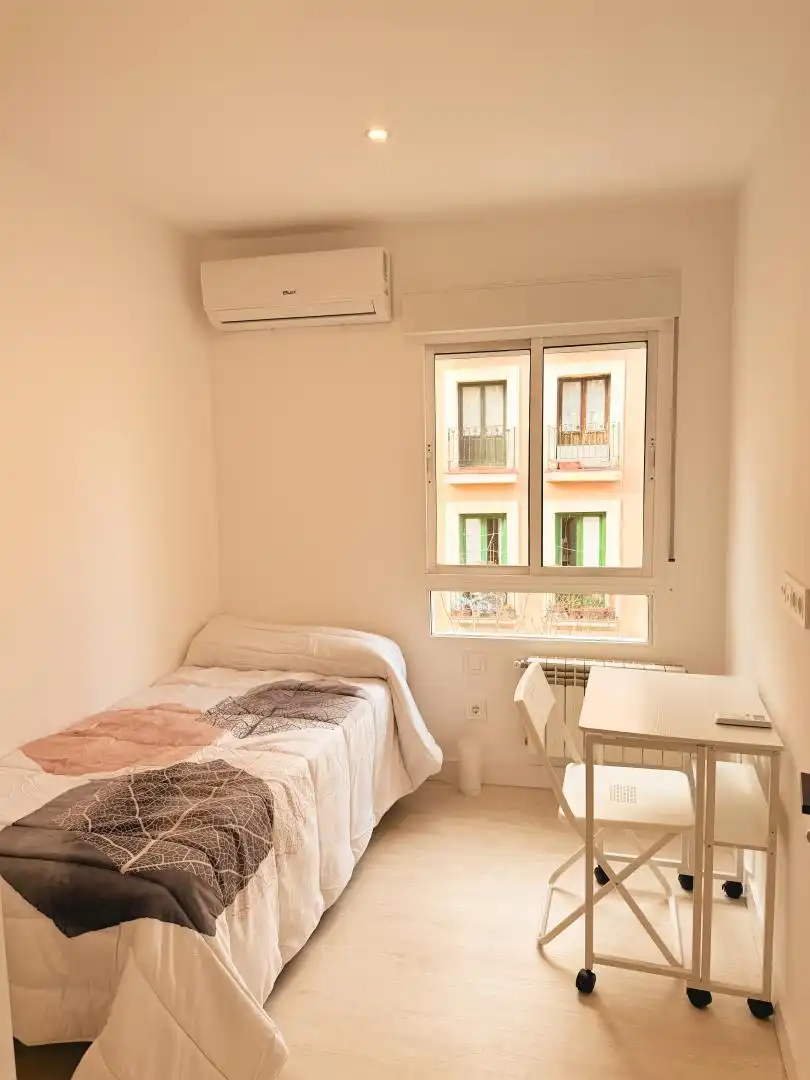 Zimmer in Calle de Hernani, 12, Cuatro Caminos - Azca Schlafzimmer von Wohnung zur untervermieten in Madrid mit Klimaanlage, Heizung und Parkett